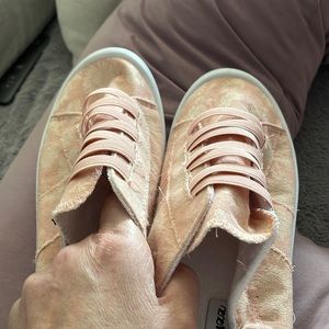 Never worn but some scuff marks on bottom of shoe